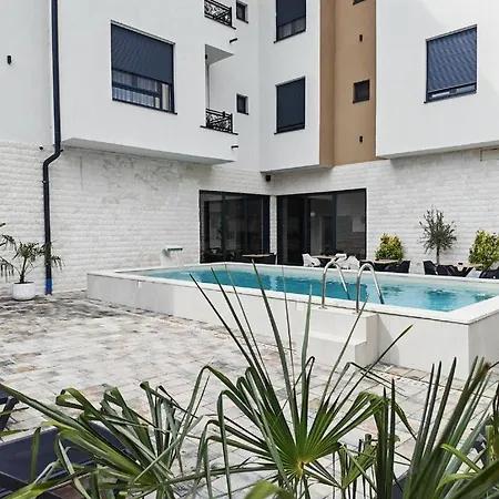 Pool Resort- Lena- 3 * Vrdnik