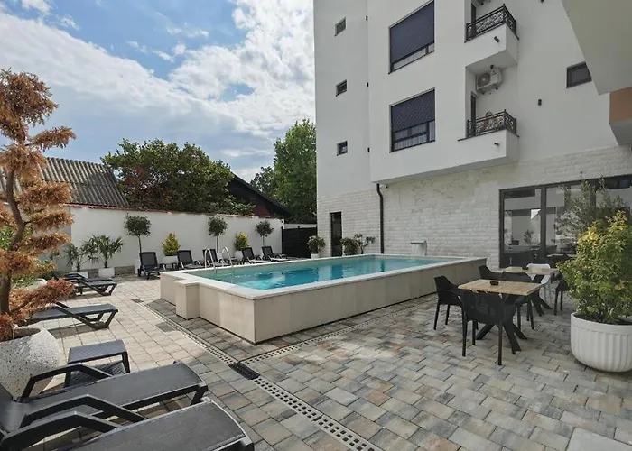 Pool Resort- Lena- 3 *