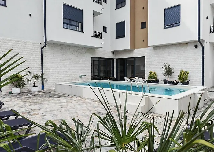 Pool Resort- Lena- 3 * ורדניק