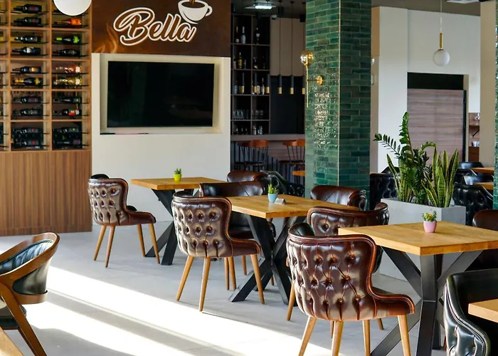 Pool Resort- Lena- 3 דירה *